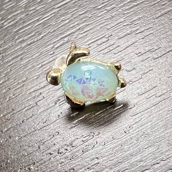 Turtle Stud Earrings Golden - Picture 3 of 7